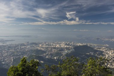 Güzel manzara Cristo Redentor (Kurtarıcı İsa) Morro üzerinde görülen yapmak Corcovado (Corcovado Dağı), Rio de Janeiro, Brezilya
