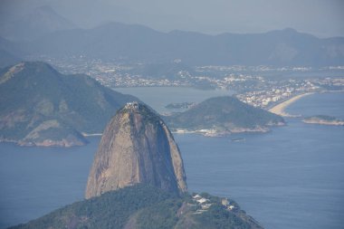Cristo Redentor (Kurtarıcı İsa) Morro gördüm güzel manzara Pao de Acucar (Sugar Loaf Dağı) ile yapmak Corcovado (Corcovado Dağı), Rio de Janeiro, Brezilya
