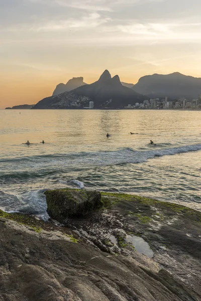 Hermoso Paisaje Atardecer Del Océano Atlántico Montañas Vistas Desde Playa — Foto de Stock