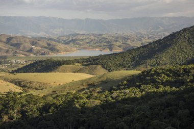 Itatiaia Milli Parkı'ndan Vale için gördüm güzel Atlantik Rainforest manzara mı Paraiba, Serra da Mantiqueira, Rio de Janeiro, Brezilya