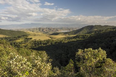 Itatiaia Milli Parkı'ndan Vale için gördüm güzel Atlantik Rainforest manzara mı Paraiba, Serra da Mantiqueira, Rio de Janeiro, Brezilya