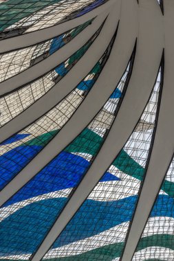Catedral Metropolitana (Büyükşehir Katedrali) modern mimari merkezi Brasilia, Federal bölge, sermaye şehir Brezilya içinde Bina içinde lekeli gerçekleştirilmiş