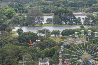 Eğlence Parkı Parque da Cidade (şehir parkı), Brasilia, Federal bölge, sermaye Brezilya şehir içinde dönme