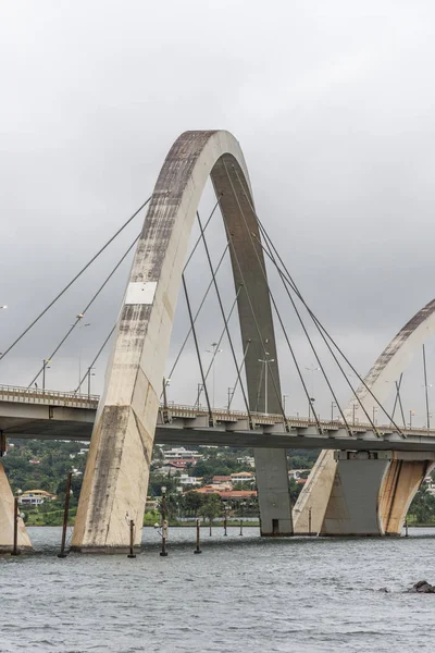 Architettura Moderna Ponte Sul Lago Paranoa Una Mattina Nuvolosa Brasilia — Foto Stock