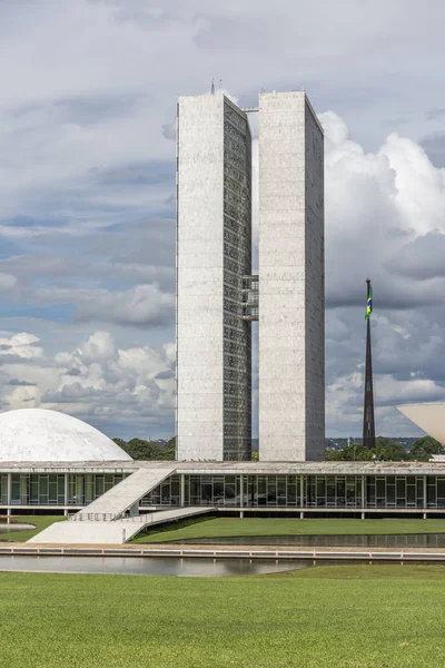 中央ブラジリア連邦区 資本市のブラジルで つの塔を持つ国家の議会の建物 — ストック写真