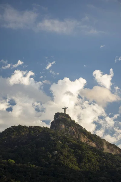 Szép felhők és a Megváltó Krisztus szobra és a Corcovado M — Stock Fotó
