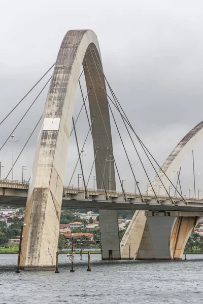 Nowoczesna Architektura Most Nad Jeziorem Paranoa Pochmurny Poranek Brasilia Dystrykt — Zdjęcie stockowe