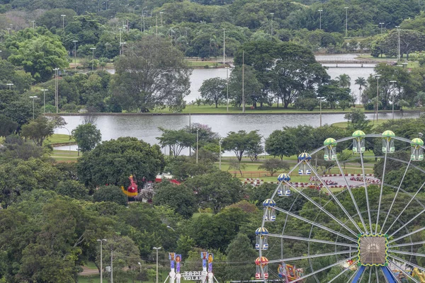 パルケ Cidade 都市公園 連邦直轄区 ブラジリア ブラジルの資本都市のアミューズメント パークの観覧車 — ストック写真