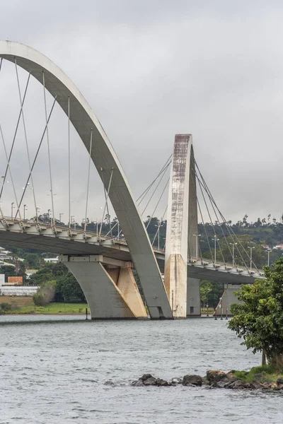 Nowoczesna Architektura Most Nad Jeziorem Paranoa Pochmurny Poranek Brasilia Dystrykt — Zdjęcie stockowe