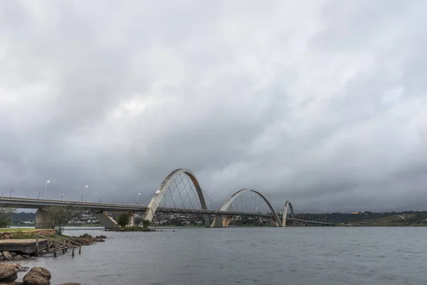 Arquitectura Moderna Puente Sobre Lago Paranoa Una Mañana Nublada Brasilia —  Fotos de Stock