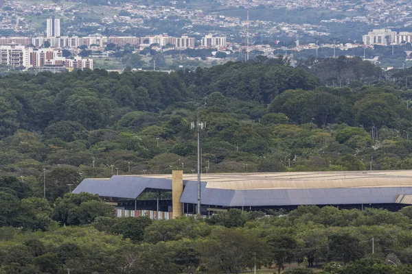 中央ブラジリア連邦区 資本市のブラジルのテレビ塔から見た公園の展示パビリオン — ストック写真