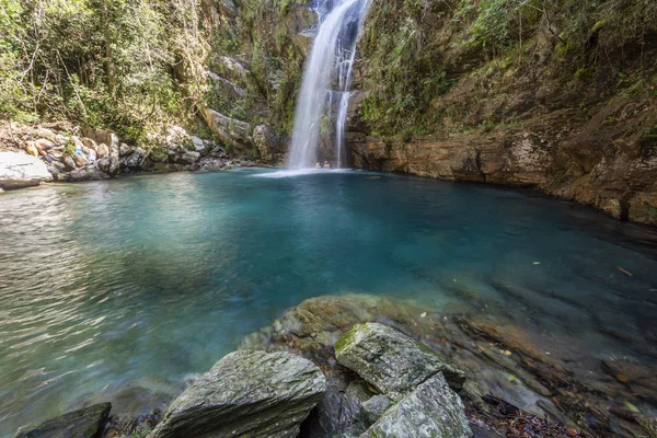 Doğa, çevre Cavalcante, Chapada dos Veadeiros, Goias, merkezi Brezilya berrak mavi su ile güzel Santa Barbara şelale