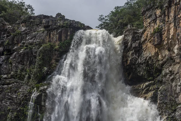 Paisagem Grande Cachoeira Bonita Natureza Chapada Dos Veadeiros Goiás Brasil — Fotografia de Stock