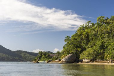 Saco güzel ıssız tropikal plaj manzara yapmak Mamangua, Paraty, Costa Verde bölgesi Güney Rio de Janeiro, Brezilya için