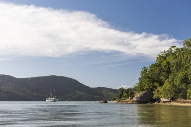 Saco güzel ıssız tropikal plaj manzara yapmak Mamangua, Paraty, Costa Verde bölgesi Güney Rio de Janeiro, Brezilya için