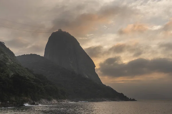 Hermoso Paisaje Luz Del Atardecer Durante Amanecer Praia Vermelha Con — Foto de Stock