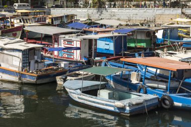 Balıkçı tekneleri Urca bölgesinde, Rio de Janeiro, Brezilya şehir park