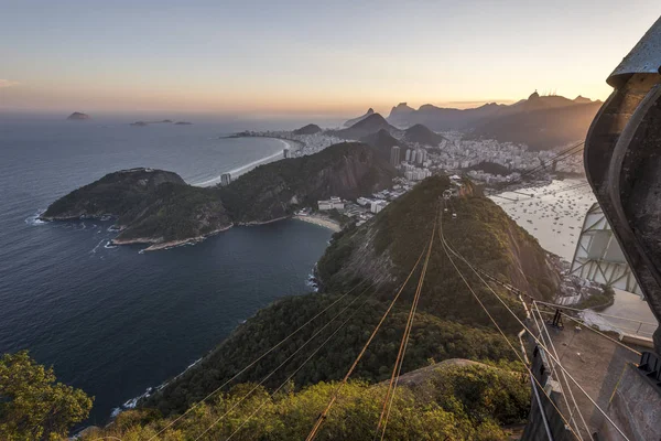 Naplemente Látható Cukorsüveg Hegyre Gyönyörű Táj Város Hegyek Rio Janeiro — Stock Fotó