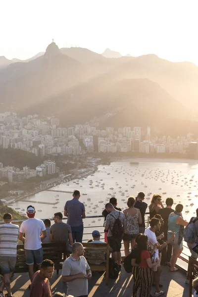 Turistas Observando Puesta Sol Desde Montaña Pan Azúcar Con Hermoso — Foto de Stock