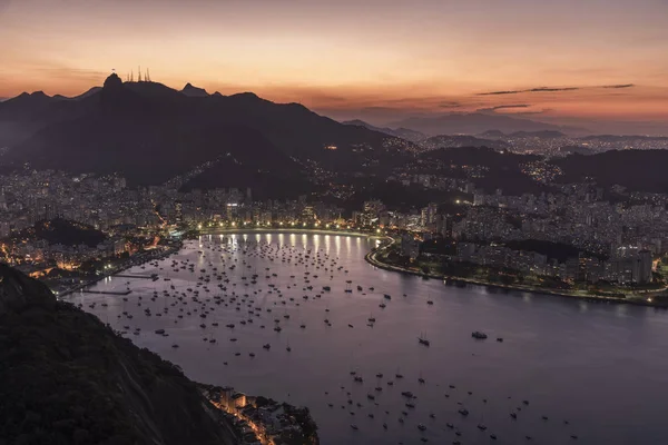 Naplemente Látható Cukorsüveg Hegyre Gyönyörű Táj Város Hegyek Rio Janeiro — Stock Fotó