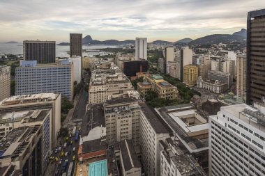 Bina downtown Sugar Loaf Dağı arkasında, Rio de Janeiro, Brezilya ile güzel manzara