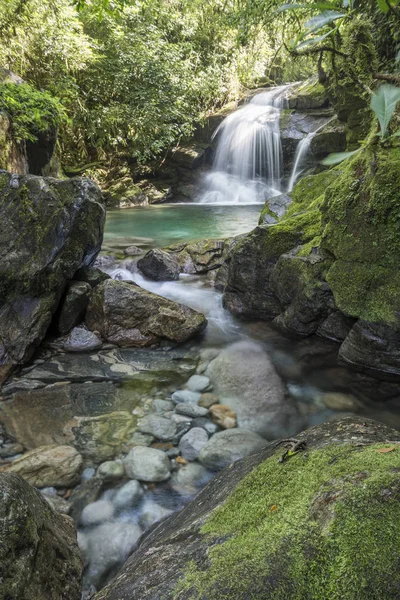 Hermoso Paisaje Cascada Selva Tropical Atlántica Con Aguas Cristalinas Azules — Foto de Stock