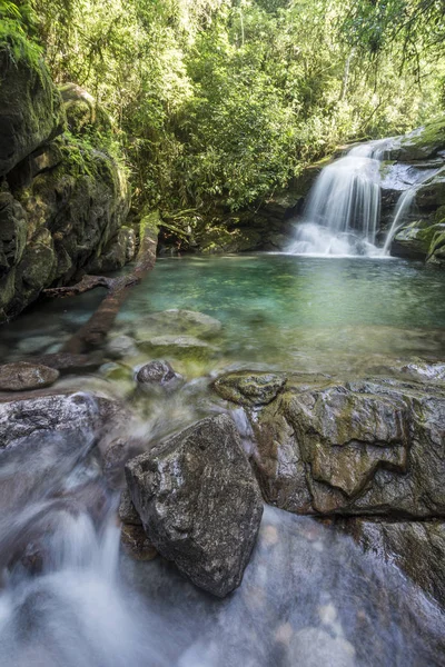 Güzel Atlantik Rainforest Şelale Yatay Berrak Mavi Serrinha Ekolojik Rezerv — Stok fotoğraf