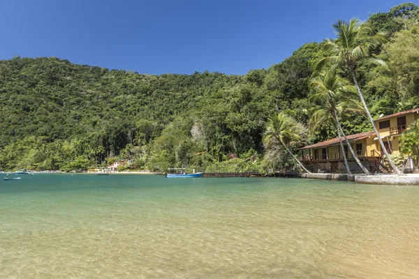 Beautiful Tropical Beach Landscape Green Water Lush Forest Blue Sky — Stock Photo, Image