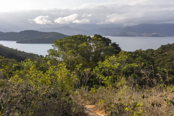 Bela Paisagem Verde Floresta Tropical Com Oceano Nuvens Ilha Grande — Fotografia de Stock