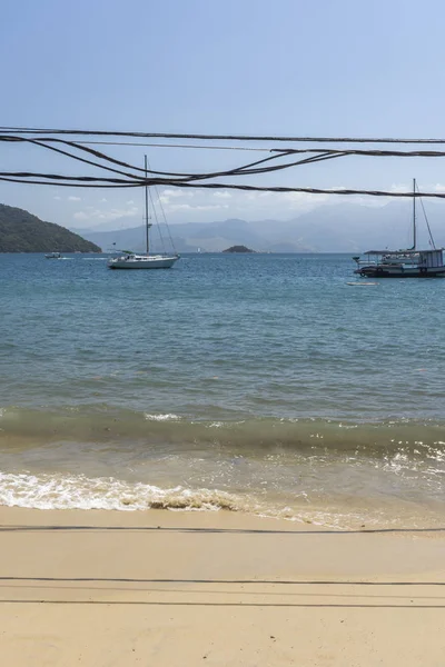 Bellissimo Paesaggio Spiaggia Tropicale Con Acqua Verde Cielo Blu Brutti — Foto Stock