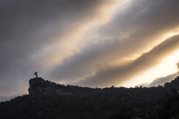 Piękny Widok Góry Corcovado Statuę Chrystusa Zbawiciela Czasie Zachodu Słońca — Zdjęcie stockowe