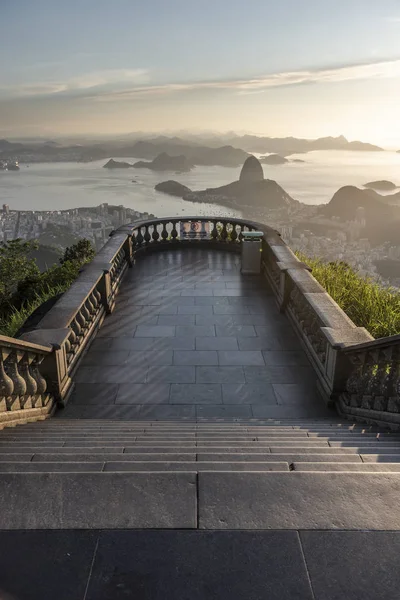 Hermoso Paisaje Con Vistas Ciudad Montañas Área Visita Vacía Vista — Foto de Stock