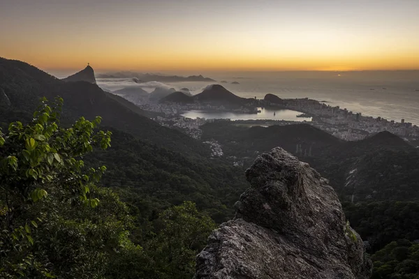Hermoso Paisaje Con Selva Tropical Ciudad Montañas Amanecer Visto Desde — Foto de Stock