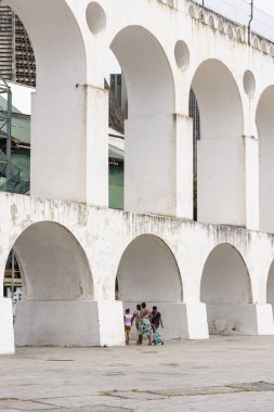 Rio de Janeiro, Brezilya tarihi şehir merkezinde Arcos da Lapa (Lapa Su kemeri) görüntülemek