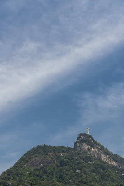 Cristo Redentor Morro Üstüne Görünümüne Mavi Gökyüzü Güzel Beyaz Bulutlar — Stok fotoğraf