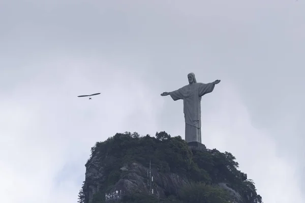 Uwarunkowania Prawne Latające Nad Chrystusa Statua Odkupiciela Cristo Redentor Szczycie — Zdjęcie stockowe