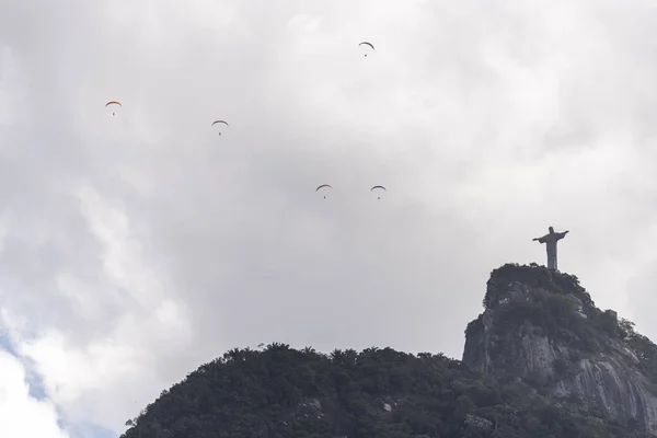 Parapente Sobre Estátua Cristo Redentor Topo Corcovado Morro Corcovado Rio — Fotografia de Stock