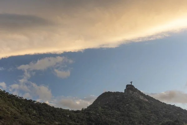 Landskap Kristusstatyn Ovanpå Morro Corcovadoberget Med Blå Himmel Och Vackra — Stockfoto