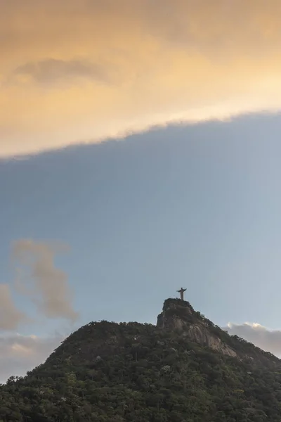 Landskap Kristusstatyn Ovanpå Morro Corcovadoberget Med Blå Himmel Och Vackra — Stockfoto