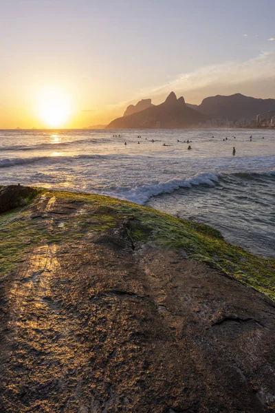 Bela Paisagem Pôr Sol Com Vista Para Mar Belas Montanhas — Fotografia de Stock