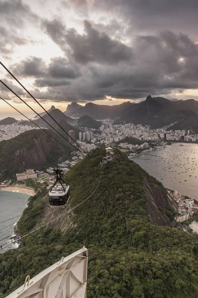 Widok na szczyt Sugar Loaf, Rio de Janeiro, Brazylia — Zdjęcie stockowe
