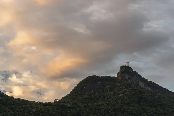 Görünüm Cristo Redentor sırasında Sunrise Rio de Janeiro, Brezilya — Stok fotoğraf