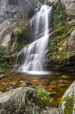 Rio de Janeiro, Brezilya 'da güzel bir şelale.