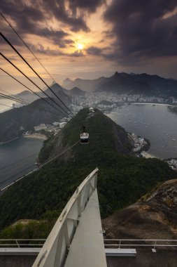 Sugar Loaf dağı, Rio de Janeiro'dan güzel gün batımı manzarası, 