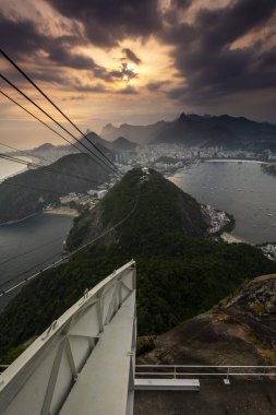 Sugar Loaf dağı, Rio de Janeiro'dan güzel gün batımı manzarası, 