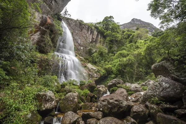 Gyönyörű vízesés Serra dos Órgãos, Rio de Janeiro, Brazília — Stock Fotó