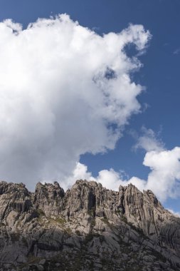 Itatiaia Park, Rio de kayalık dağların Güzel manzara 