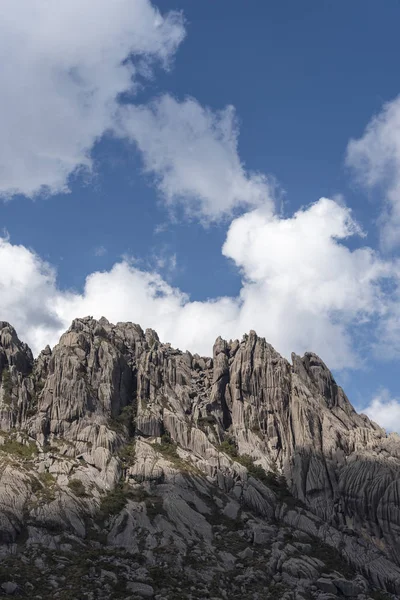 Bellissimo paesaggio di montagne rocciose nel Parco Itatiaia, Rio de — Foto Stock