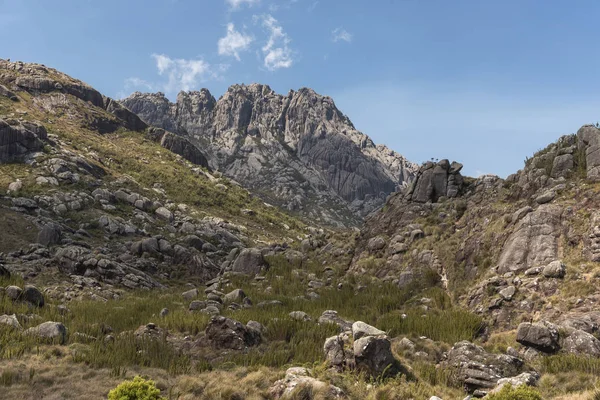 Nádherná krajina Skalnatých hor v parku Itatiaia, Rio de — Stock fotografie