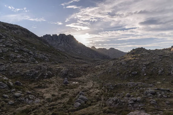 Pemandangan indah pegunungan berbatu di Taman Itatiaia, Rio de — Stok Foto